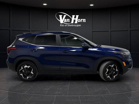 Used 2024 Kia Seltos EX image 2