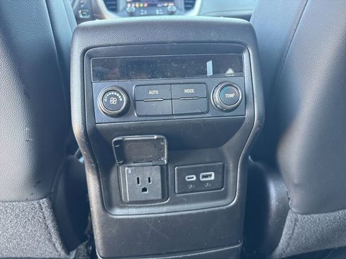 Used 2023 GMC Acadia SLT AWD/4WD image 27