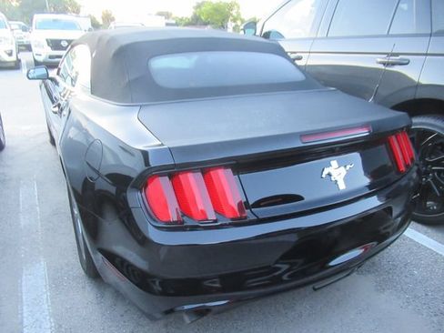 Used 2015 Ford Mustang Convertible RWD image 4