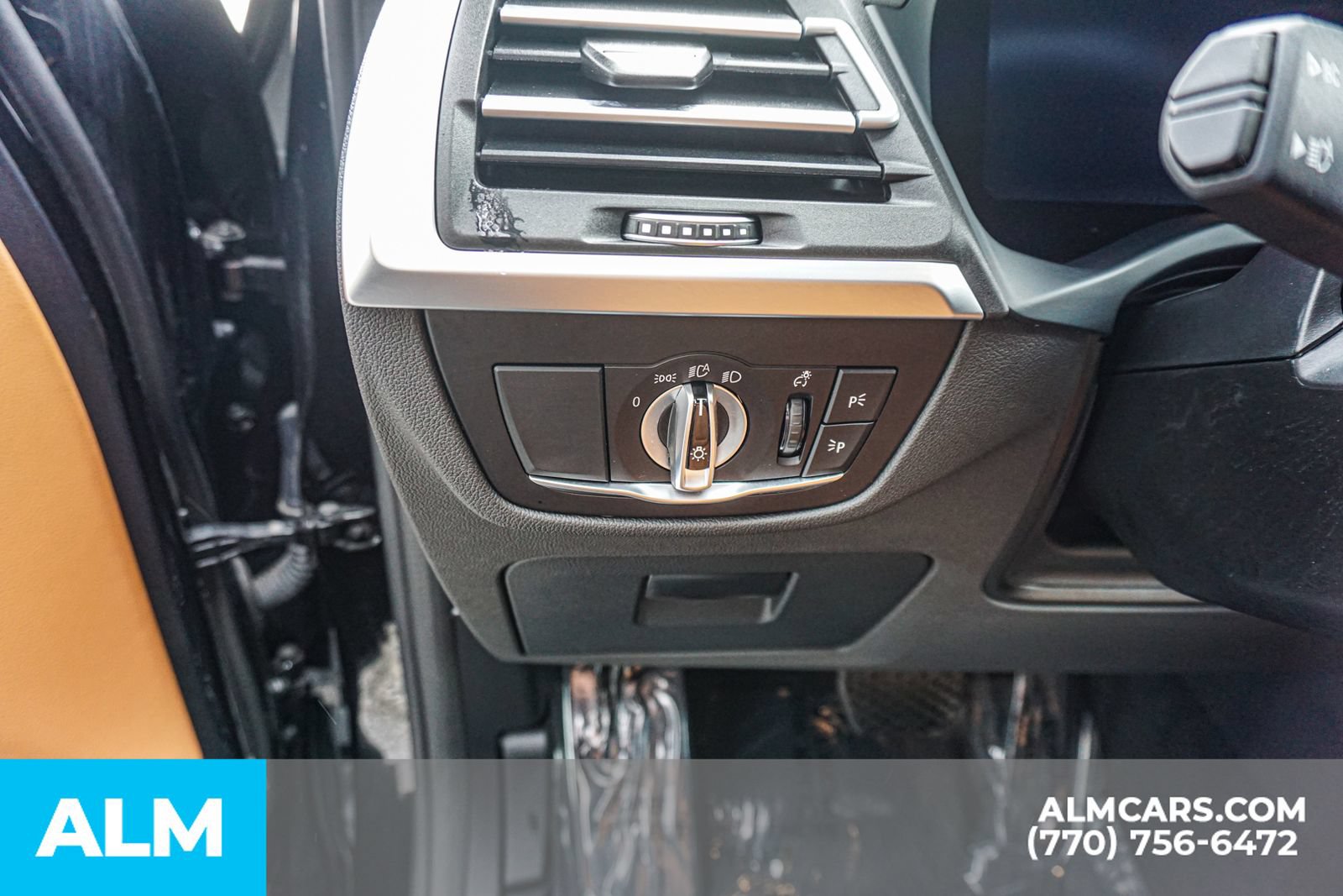Used 2025 BMW X4 xDrive30i AWD/4WD image 36