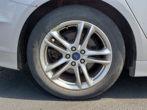 Used 2016 Ford Fusion SE FWD image 9