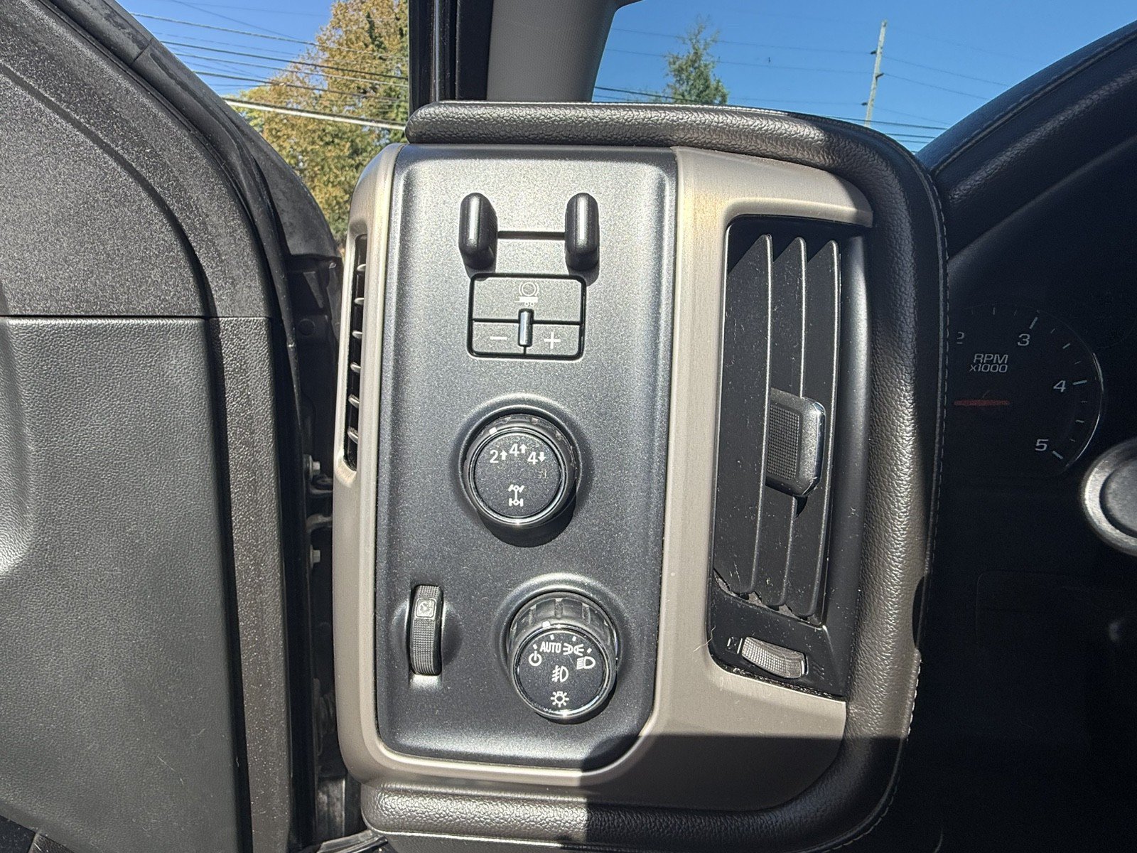 Used 2018 GMC Sierra 2500 Denali w/ Duramax Plus Package AWD/4WD image 21