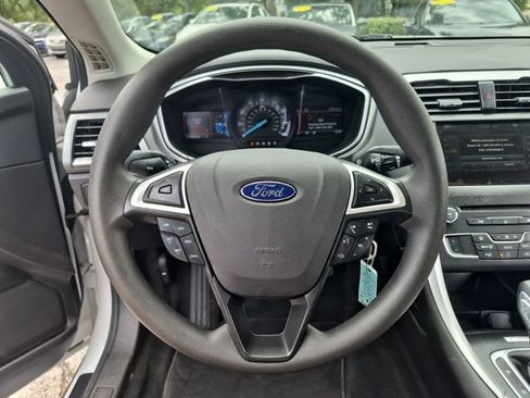 Used 2016 Ford Fusion SE FWD image 12
