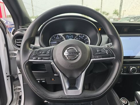 Used 2019 Nissan Kicks S FWD image 27