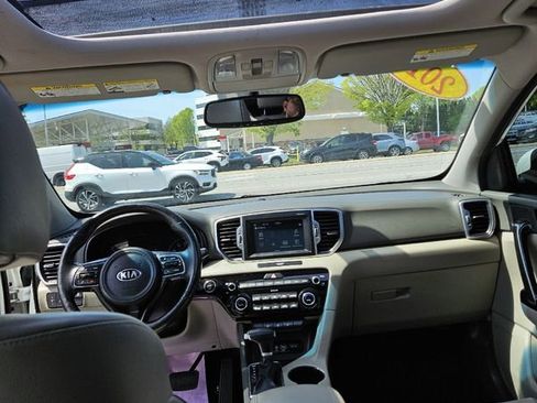 Used 2018 Kia Sportage EX w/ EX Premium Package image 17