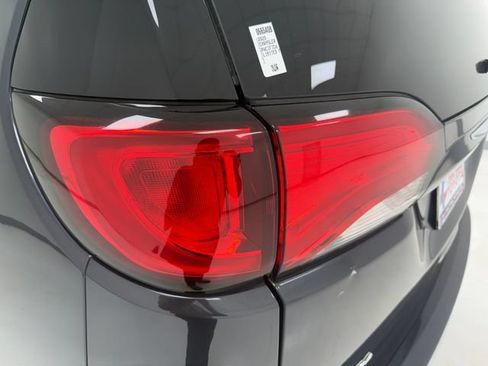 Used 2020 Chrysler Pacifica Limited FWD image 37