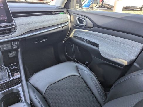 Used 2022 Jeep Compass Latitude image 8