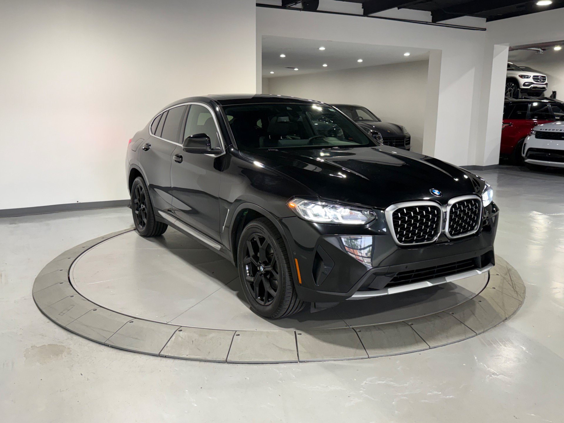 Used 2024 BMW X4 xDrive30i AWD/4WD image 5