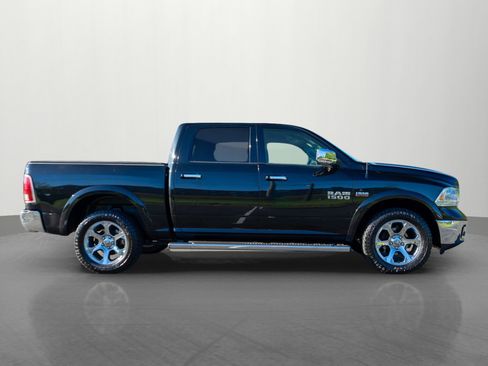 Used 2017 RAM 1500 Laramie w/ Convenience Group AWD/4WD image 8