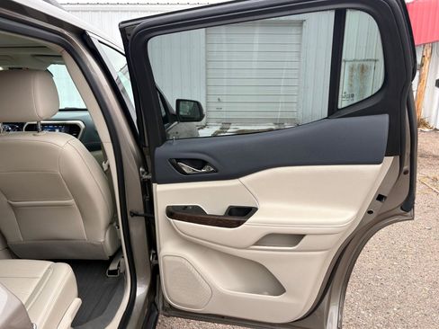 Used 2023 GMC Acadia Denali w/ Denali Technology Package image 15