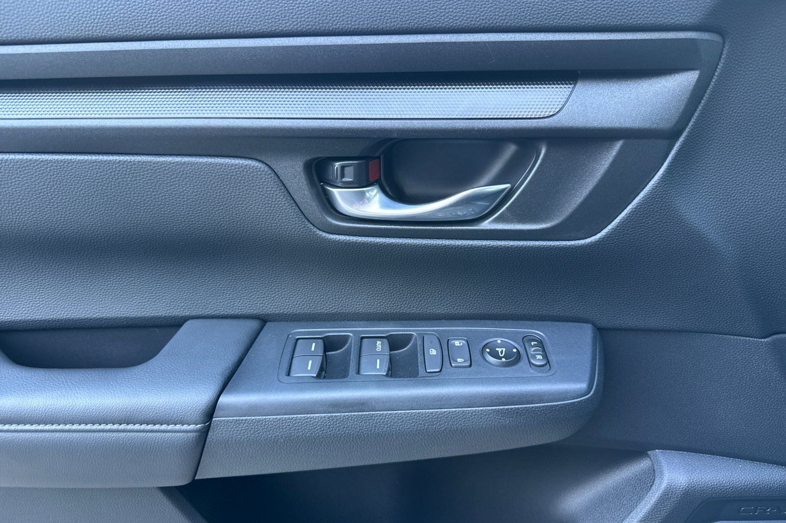 Used 2025 Honda CR-V LX image 10
