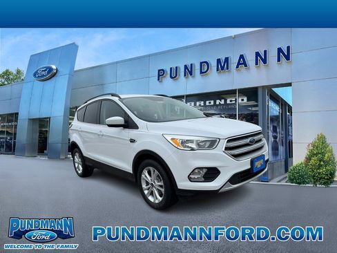 Used 2018 Ford Escape SE image 1