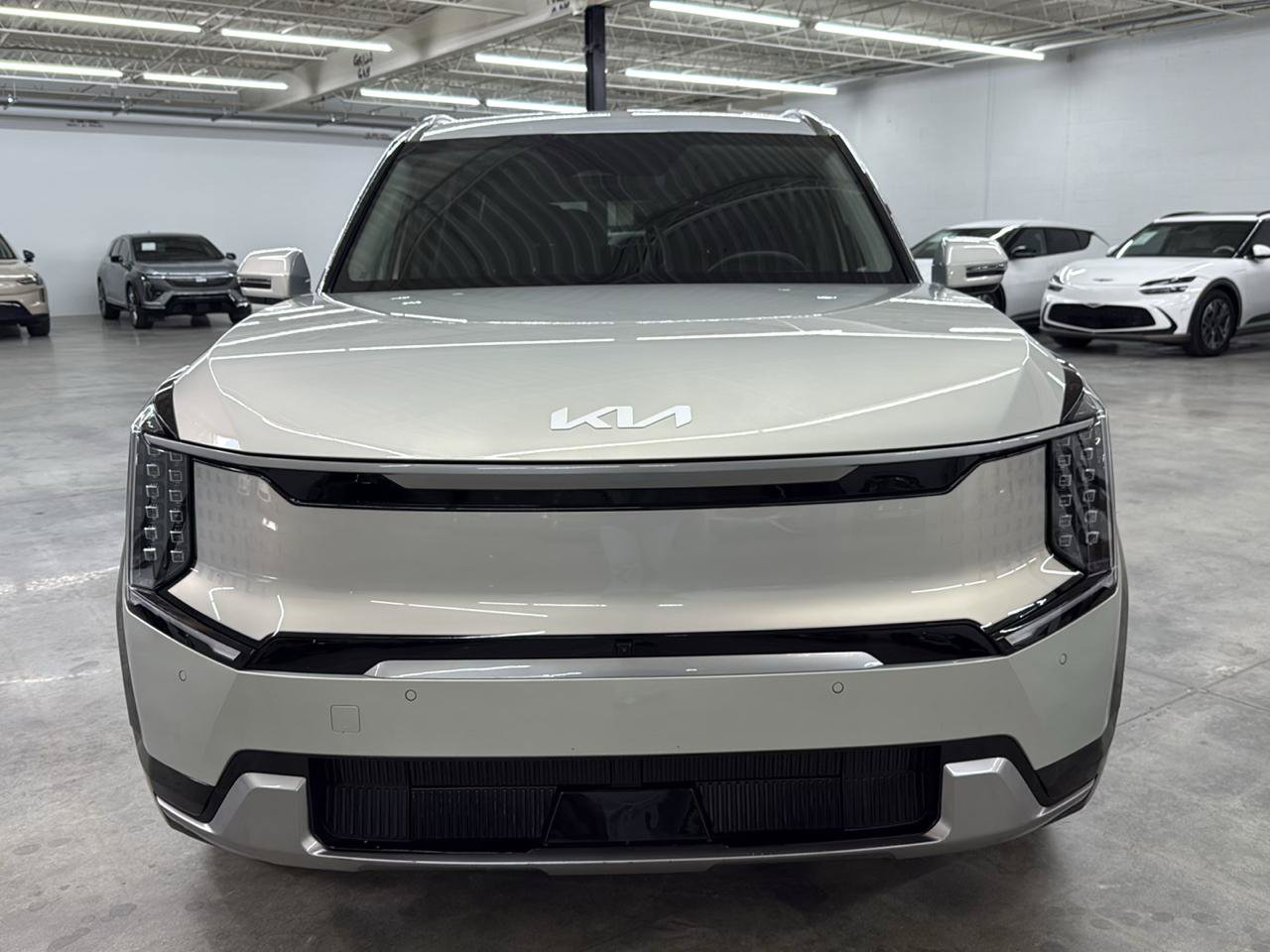 Used 2024 Kia EV9 Land AWD/4WD image 3