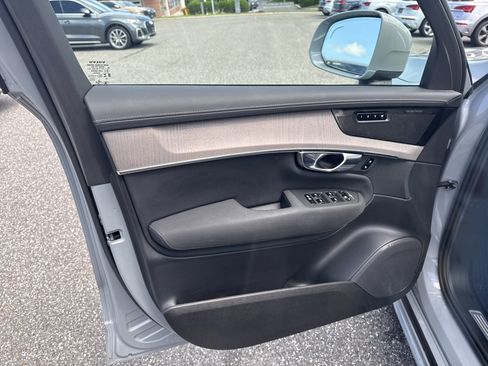 Certified 2025 Volvo XC90 B5 Ultra AWD/4WD image 6