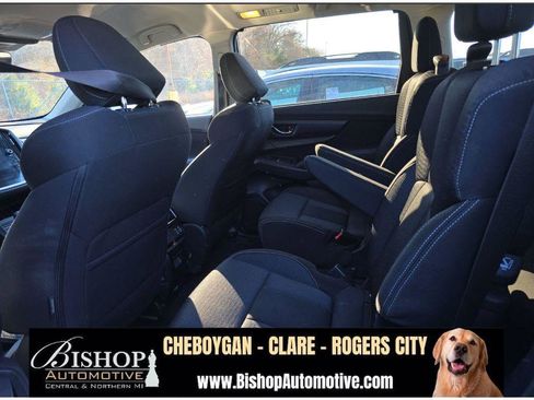 Used 2023 Subaru Ascent Premium w/ Convenience Package image 4