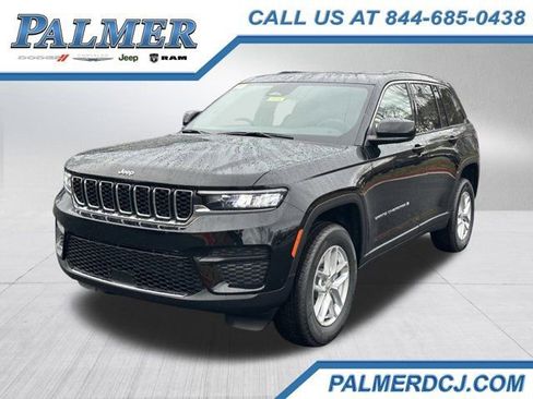 New 2025 Jeep Grand Cherokee Laredo image 1