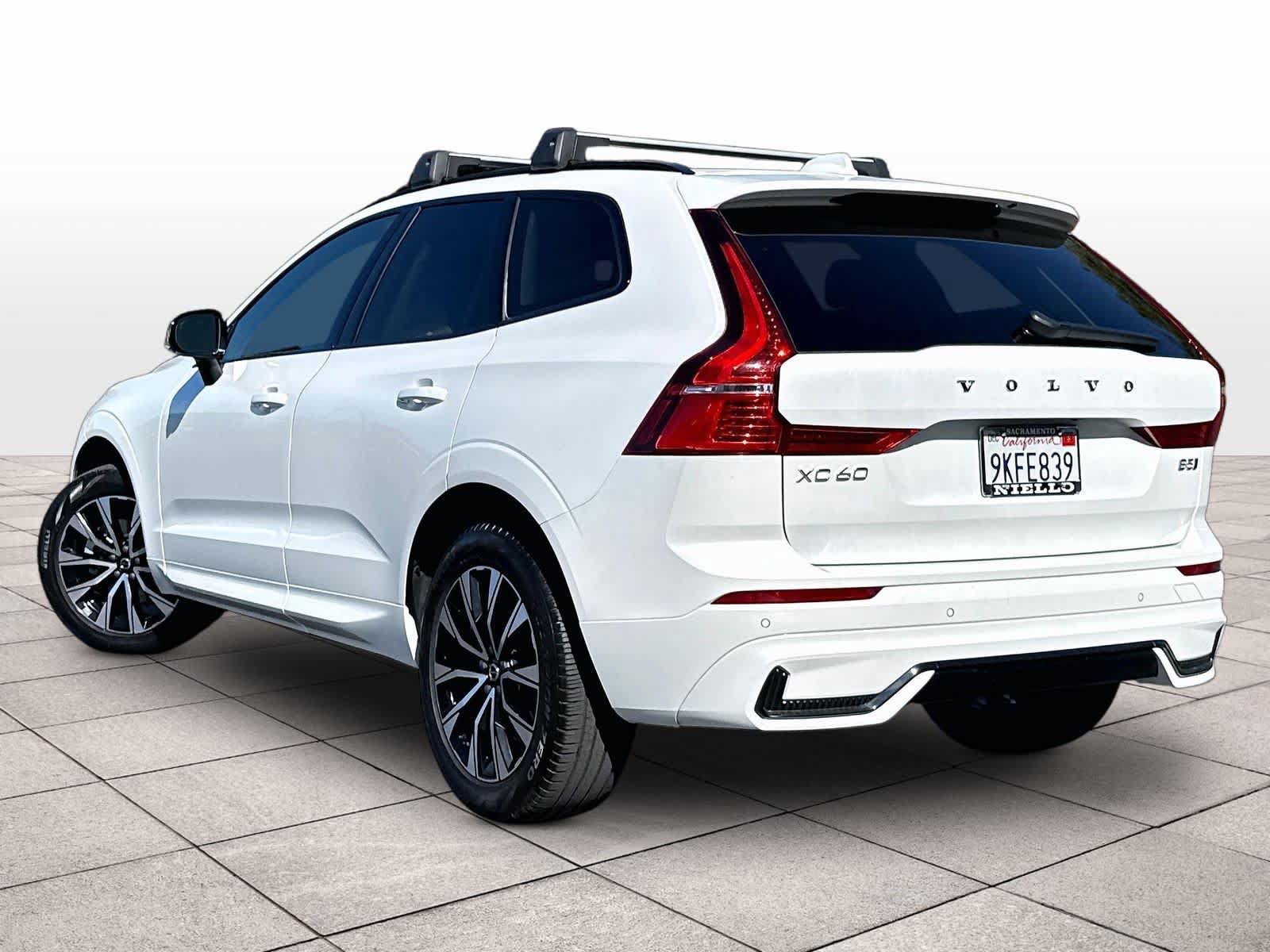 Used 2024 Volvo XC60 B5 Core AWD/4WD image 16