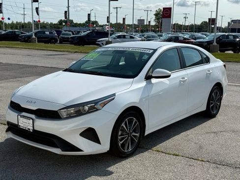 Certified 2024 Kia Forte LXS FWD image 3