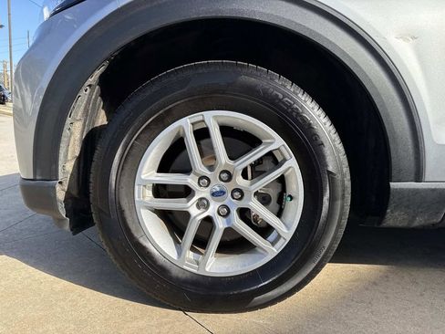 Used 2025 Ford Explorer Active w/ Active Comfort Package image 5