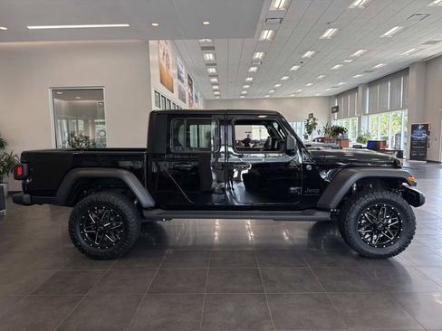 New 2026 Jeep Gladiator Sport AWD/4WD image 2