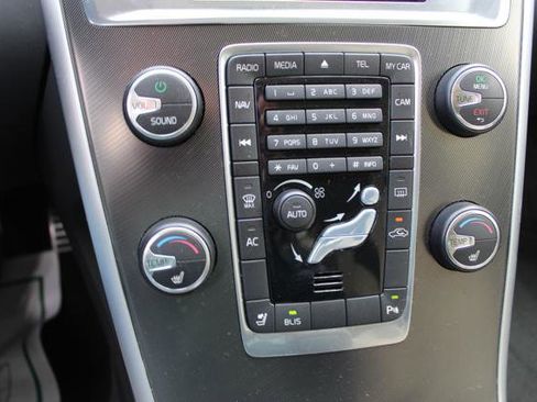 Used 2012 Volvo XC60 T6 R-Design image 23