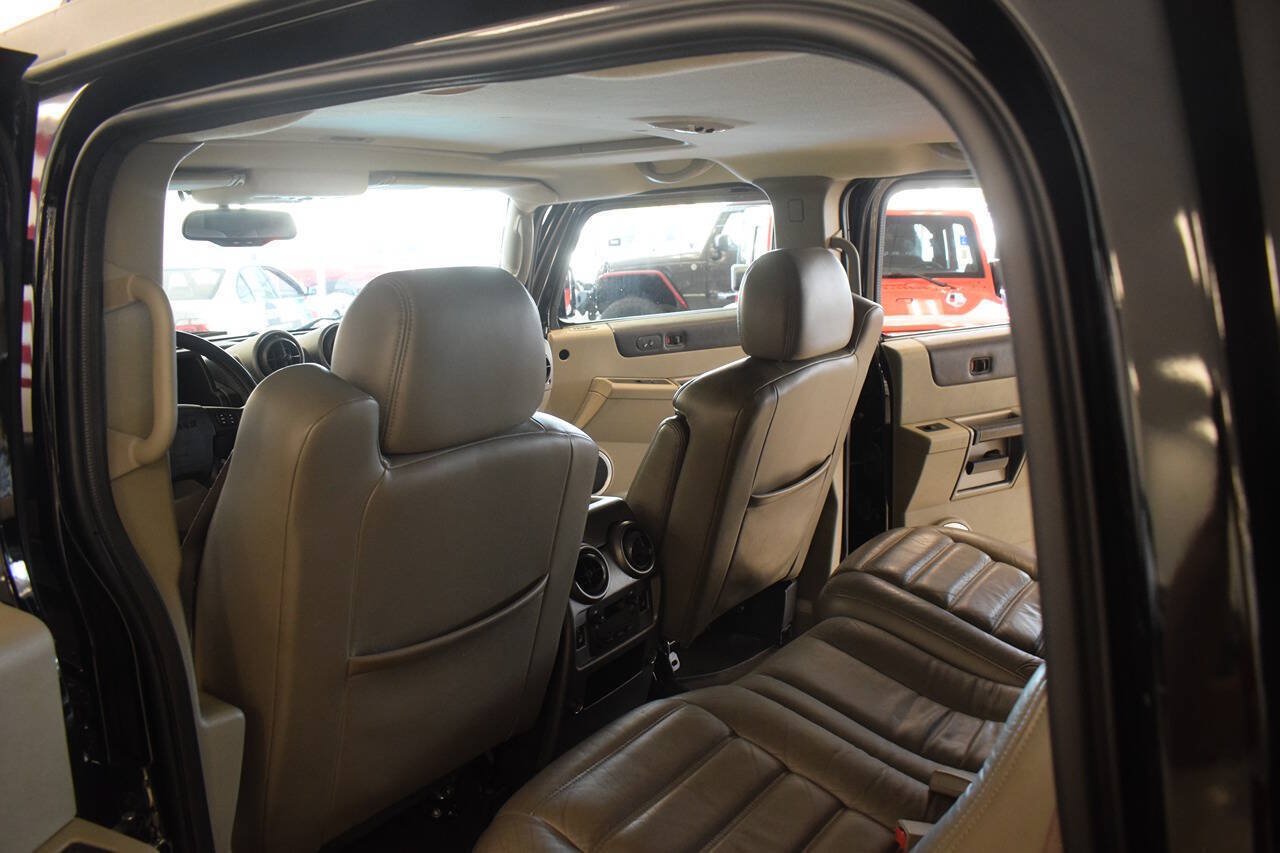 Used 2003 HUMMER H2 w/ Preferred Equipment Group AWD/4WD image 49