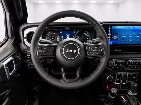 Used 2024 Jeep Wrangler Unlimited AWD/4WD image 30