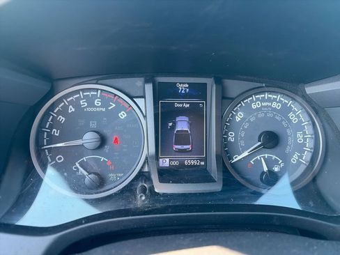 Used 2020 Toyota Tacoma TRD Sport w/ Technology Package image 11