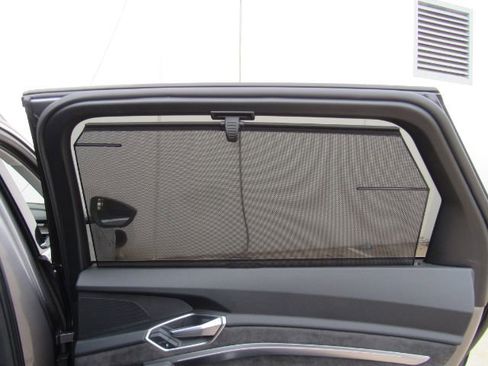 Used 2019 Audi e-tron Prestige w/ Prestige Package image 28