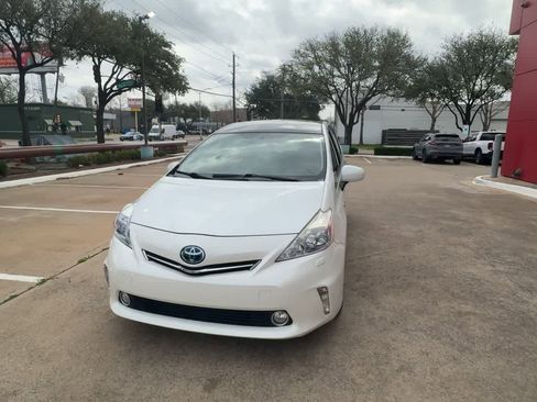 Used 2012 Toyota Prius V Five image 3