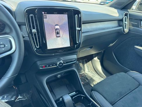 Used 2023 Volvo XC40 Recharge Ultimate w/ Protection Package Premier AWD/4WD image 38