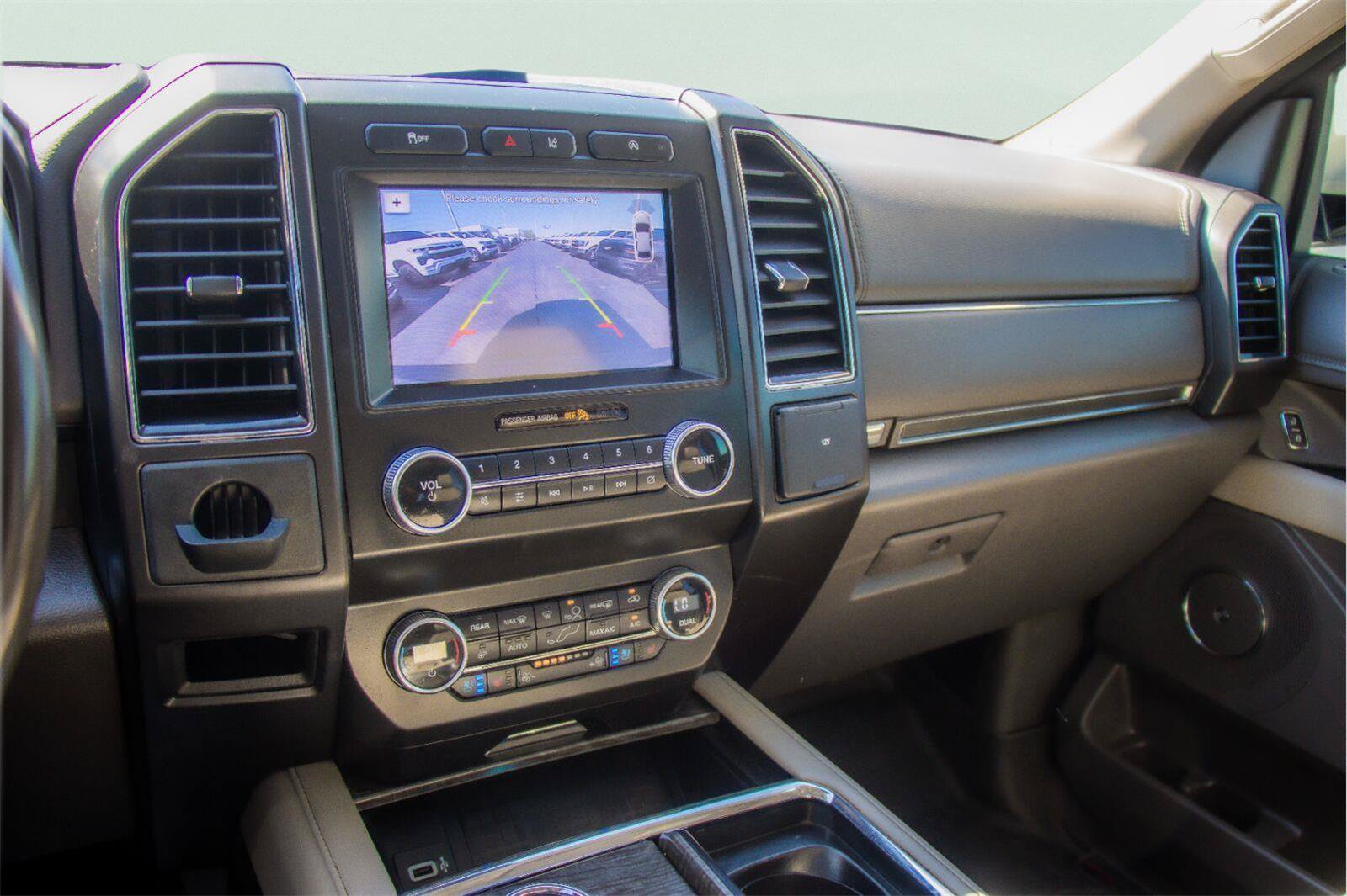 Used 2019 Ford Expedition Limited w/ Equipment Group 301A RWD image 16