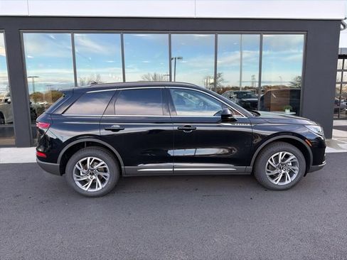 New 2026 Lincoln Corsair Premiere image 2