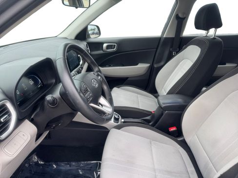 Used 2024 Hyundai Venue SEL image 9