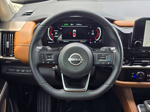 Used 2025 Nissan Pathfinder Platinum AWD/4WD image 8