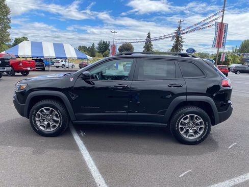 Used 2022 Jeep Cherokee Trailhawk w/ Sun, Sound & Nav Group AWD/4WD image 3