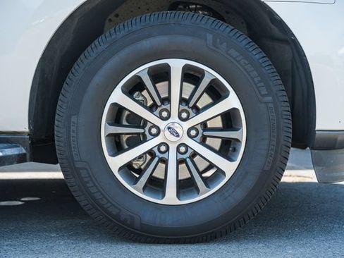 Used 2018 Ford Expedition XLT w/ Equipment Group 202A AWD/4WD image 26