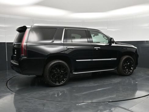 Used 2019 Cadillac Escalade Luxury AWD/4WD image 2