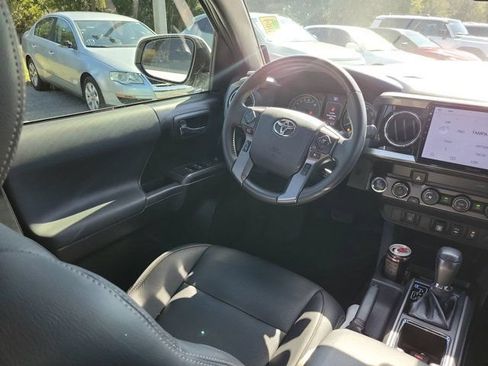 Used 2019 Toyota Tacoma TRD Sport AWD/4WD image 22