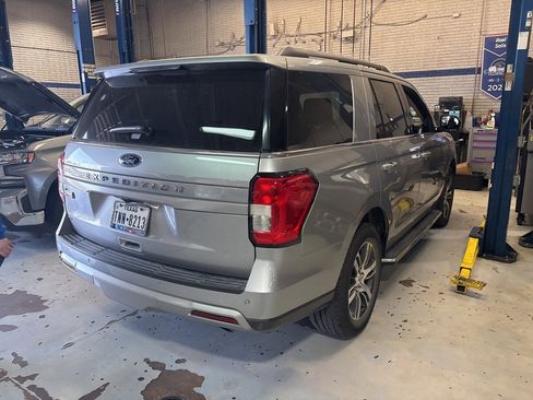 Used 2022 Ford Expedition XLT image 8