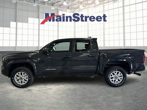 Used 2024 Toyota Tacoma SR5 AWD/4WD image 2