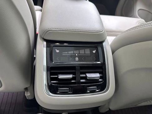 Used 2022 Volvo XC60 B5 Inscription w/ Advanced Package FWD image 23
