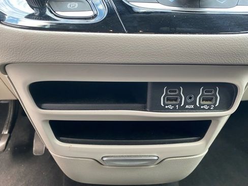 Used 2022 Chrysler Voyager LX image 20