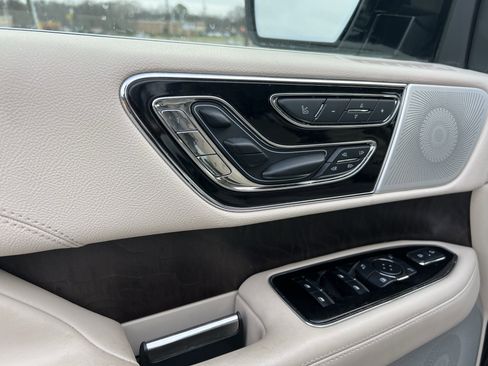 Used 2020 Lincoln Navigator Reserve w/ Luxury Package image 15