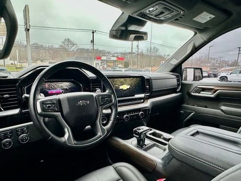 Used 2024 Chevrolet Silverado 1500 LT Trail Boss w/ LT Trail Boss Premium Package image 27