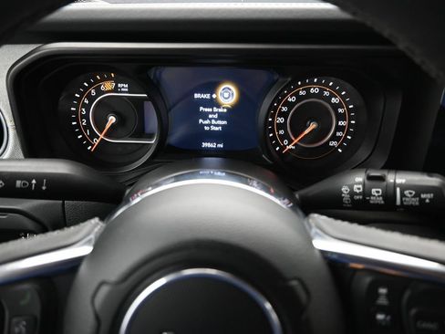 Used 2025 Jeep Wrangler Unlimited Sahara AWD/4WD image 12