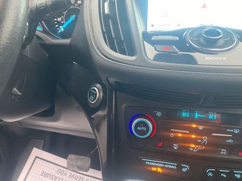 Used 2019 Ford Escape Titanium image 22