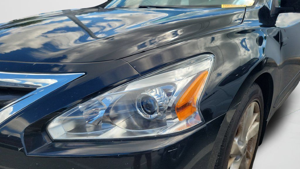 Used 2013 Nissan Altima 2.5 SL w/ Technology Pkg FWD image 2