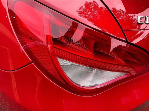 Used 2018 Mercedes-Benz CLA 250 4MATIC image 23