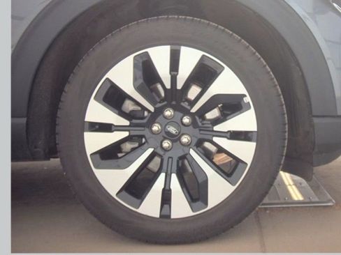 Used 2025 Ford Explorer Platinum w/ LUX Leather Package image 19